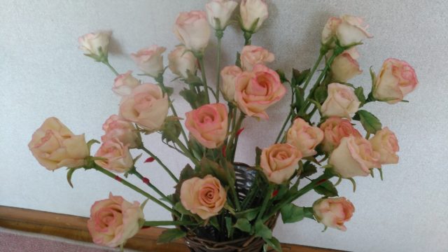 カンタン樹脂粘土のバラの花作り方 60歳定年後からの趣味 クレイアートフラワー